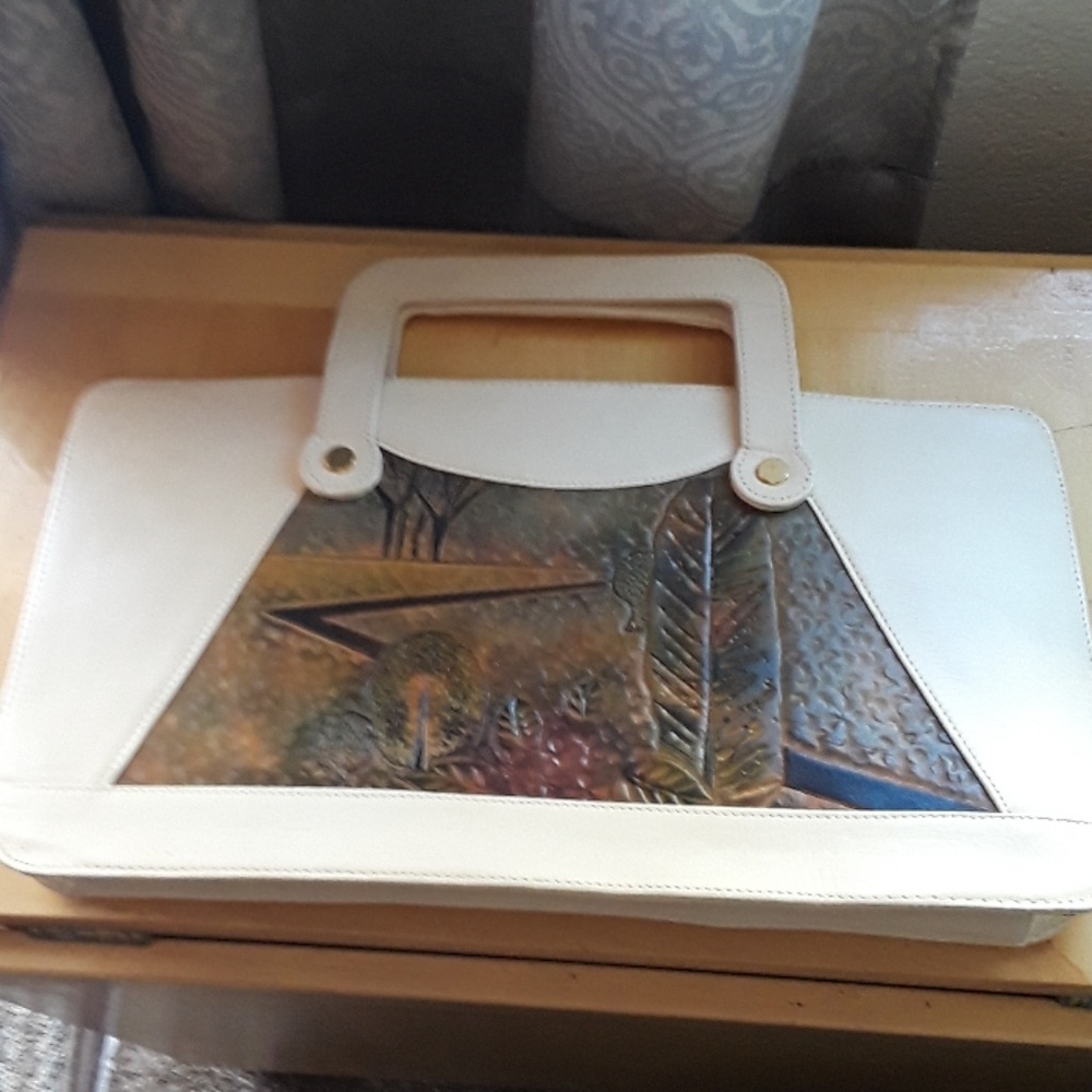 All leather purse with inlay